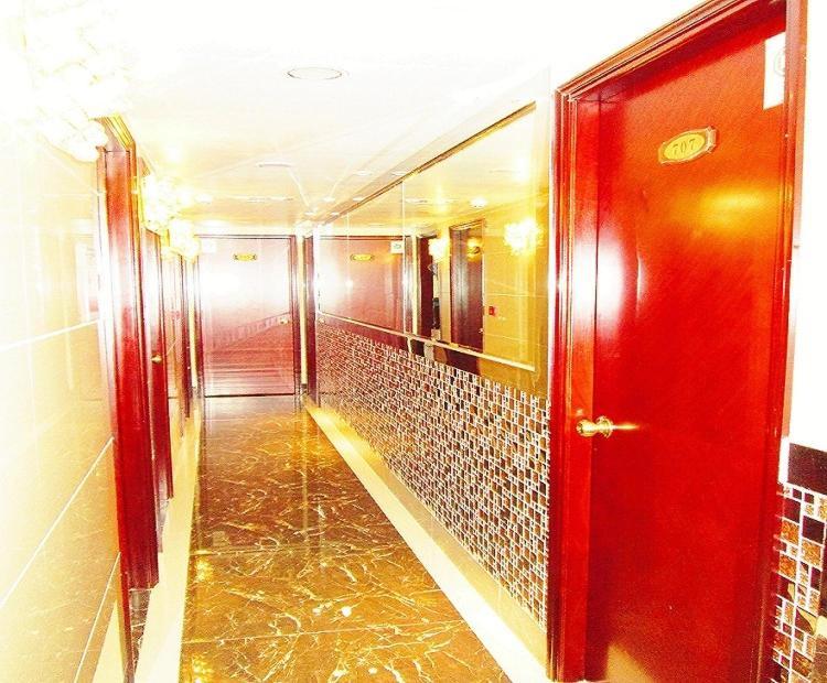 New Chung King Mansion Guest House - Tower C Hong Kong Exterior photo