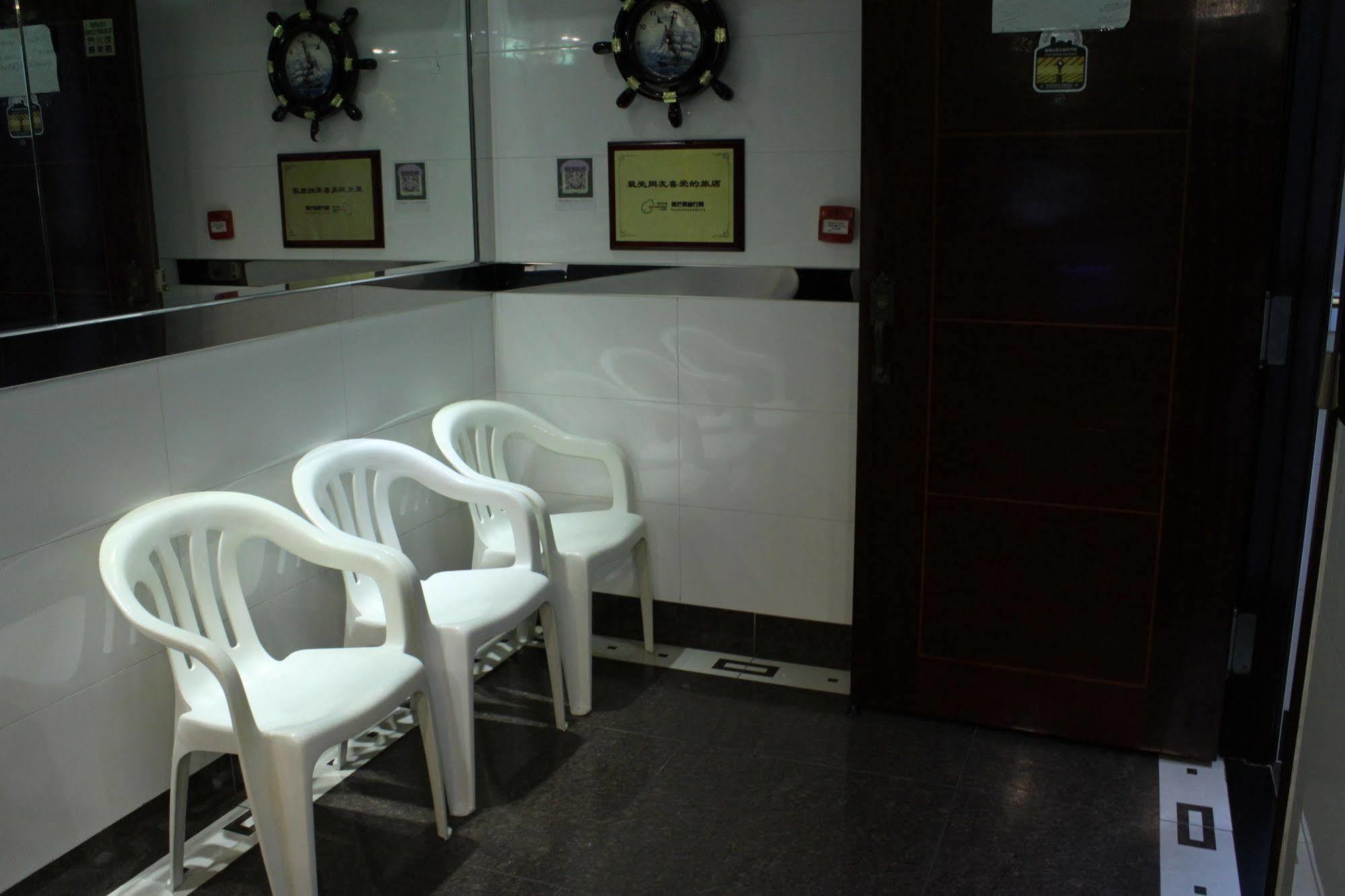 New Chung King Mansion Guest House - Tower C Hong Kong Exterior photo